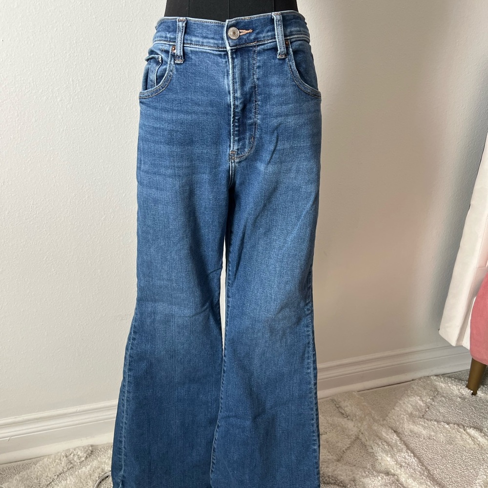 Abercrombie & Fitch Petite Flare Ultra High Rise Dark‎ Wash - Picture 3 of 7